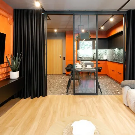 Komfortowy Orange W 아파트 스클라르스카포렘바
